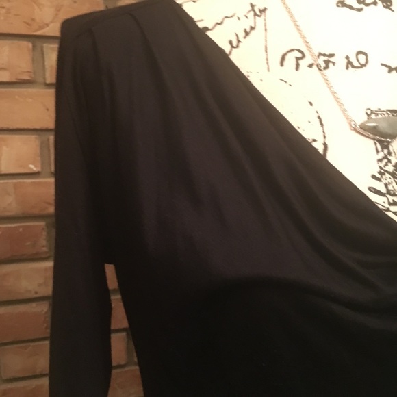 🆕Black draped scoop neck top - Picture 3 of 5